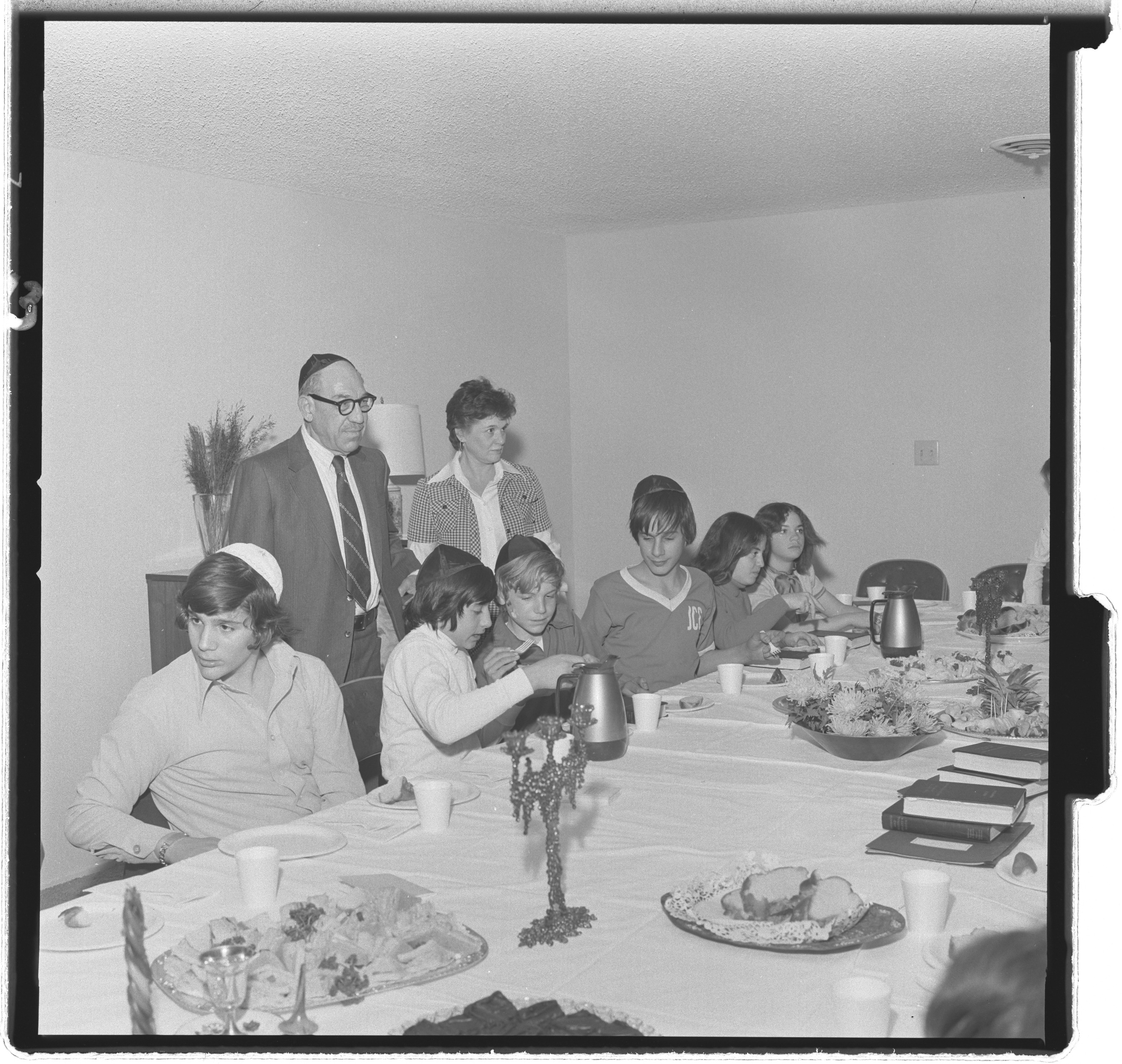Photographs of Rabbi Schnairson (party), image 02