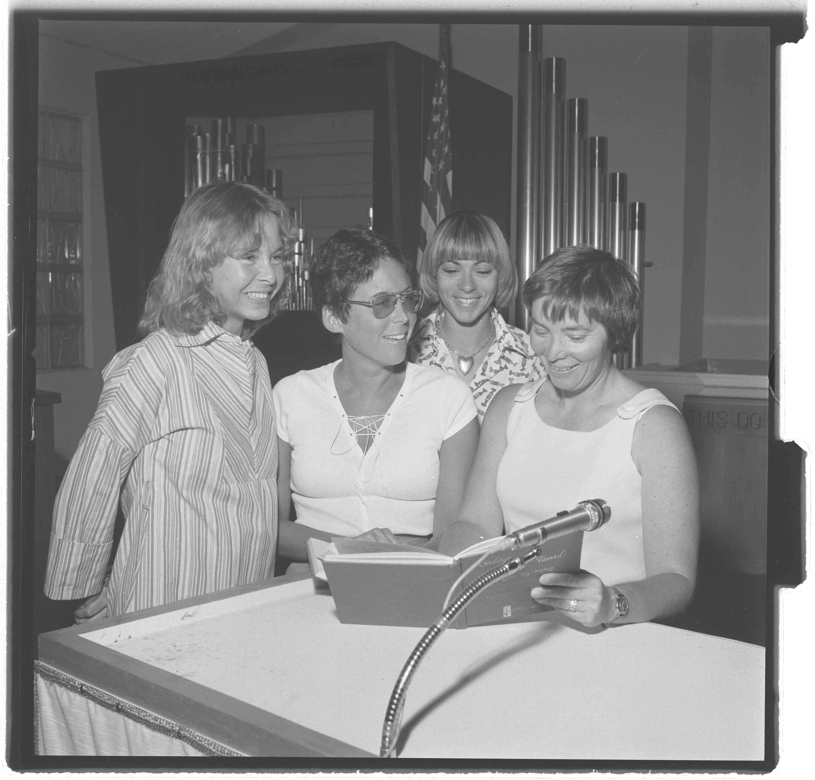 Photographs of Rabbi Weisberg Congregation Ner Tamid Publicity, image 02