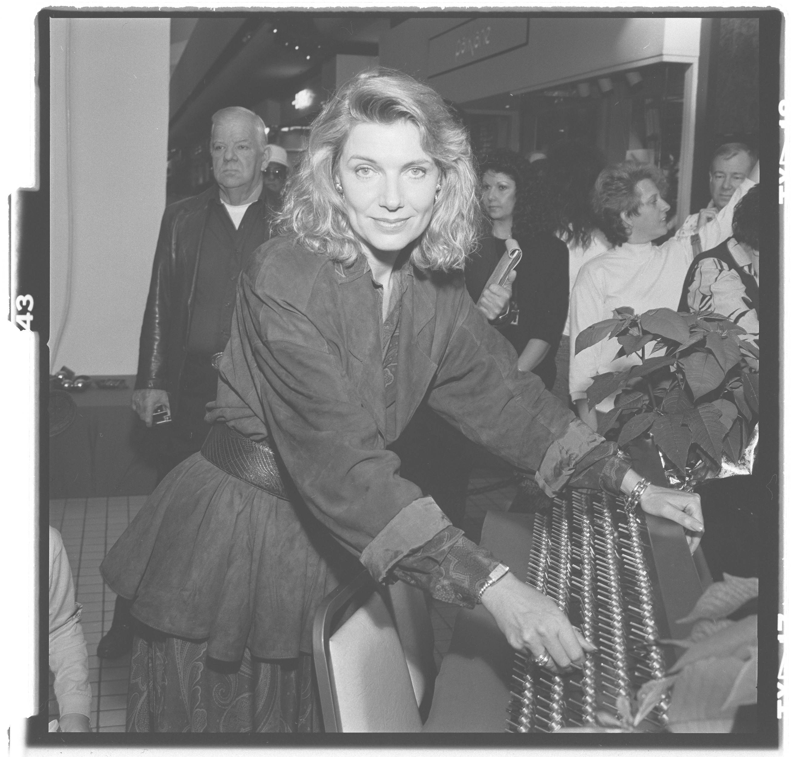 Photographs of Letizia Lewis Advertising for Adelson Hospice, image 01