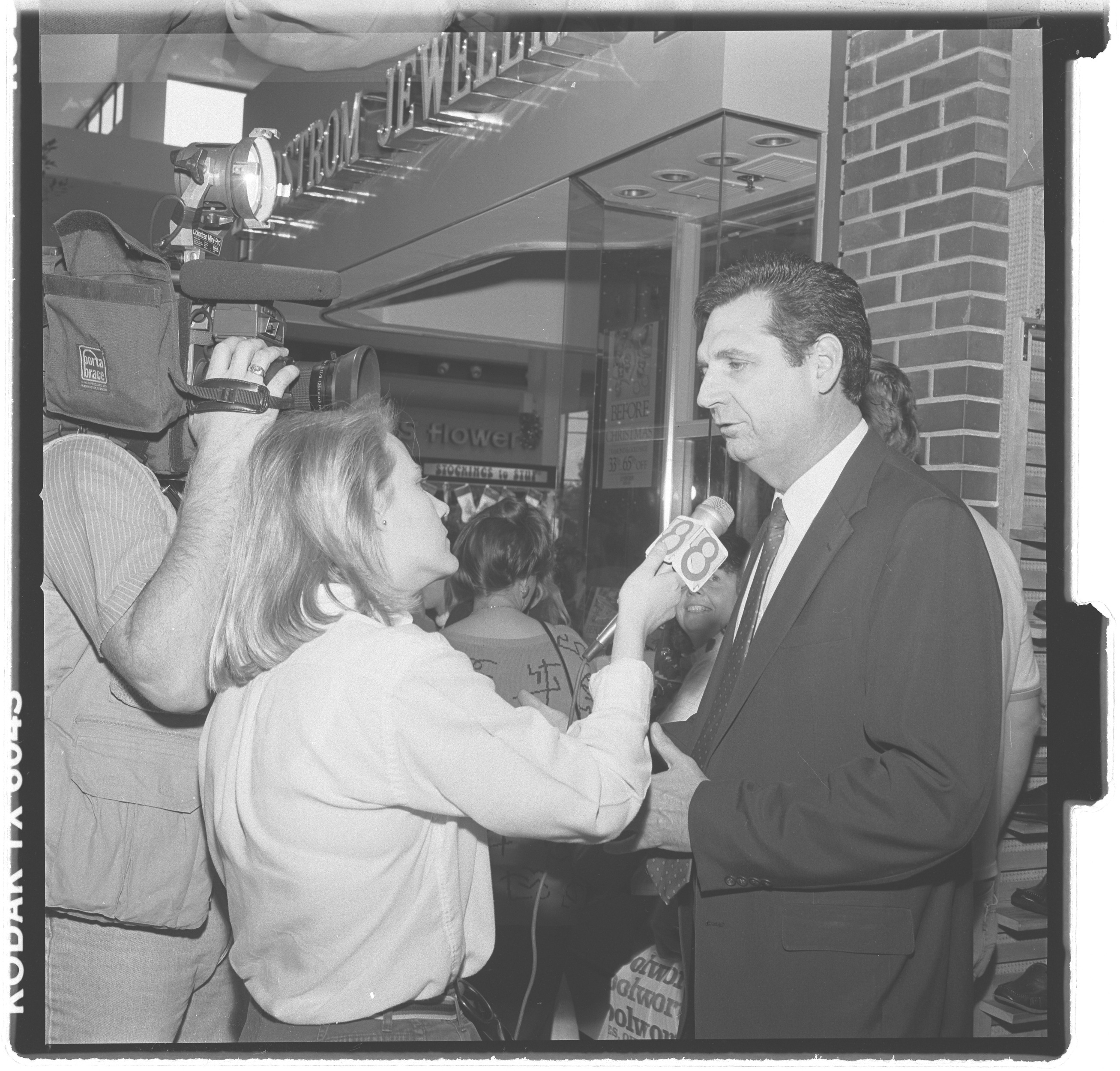 Photographs of Letizia Lewis Advertising for Adelson Hospice, image 04