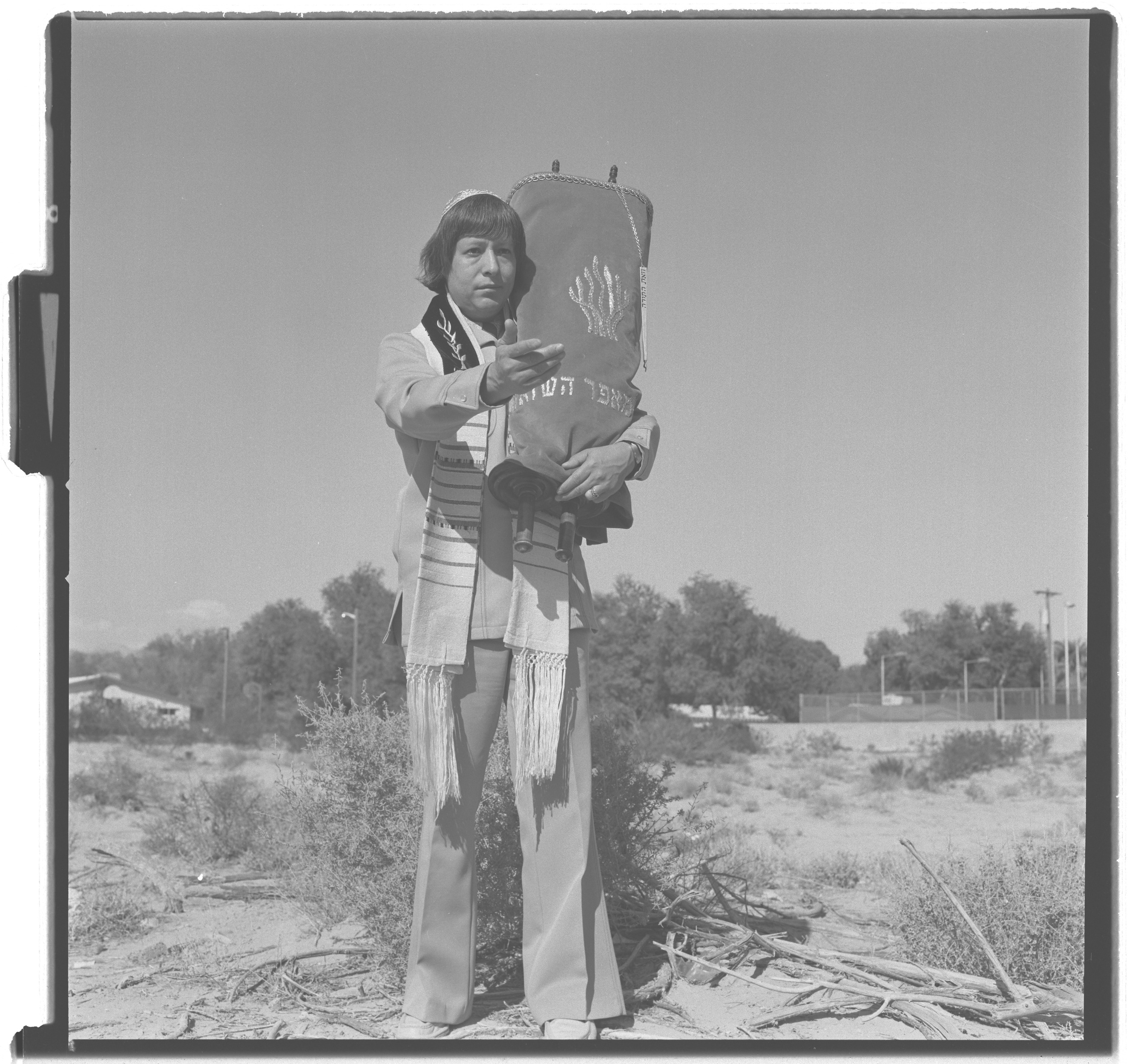 Photographs of Weisburg, Rabbi congregation Ner Tamid, image 01