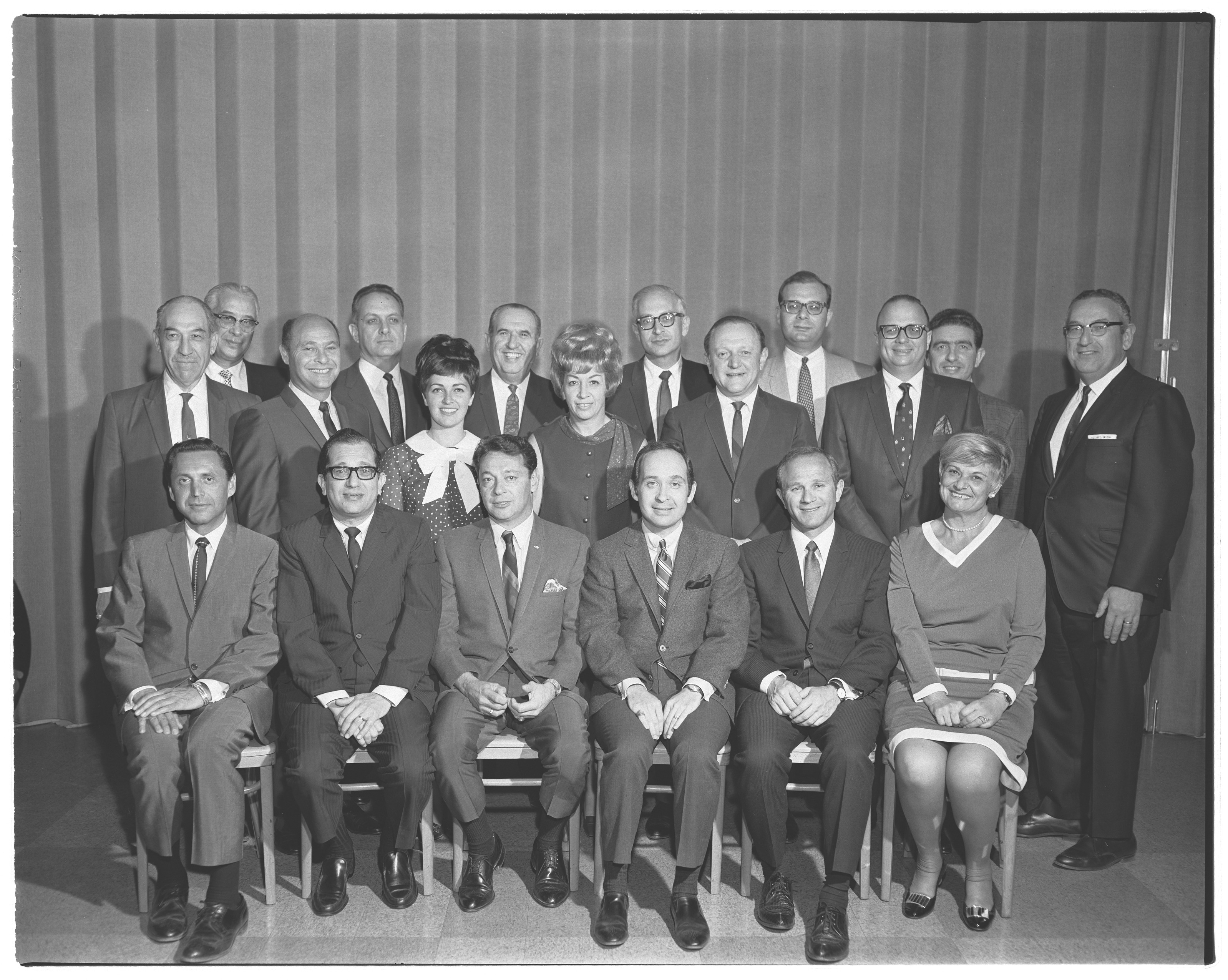 Photographs of Temple Beth Sholom, image 01
