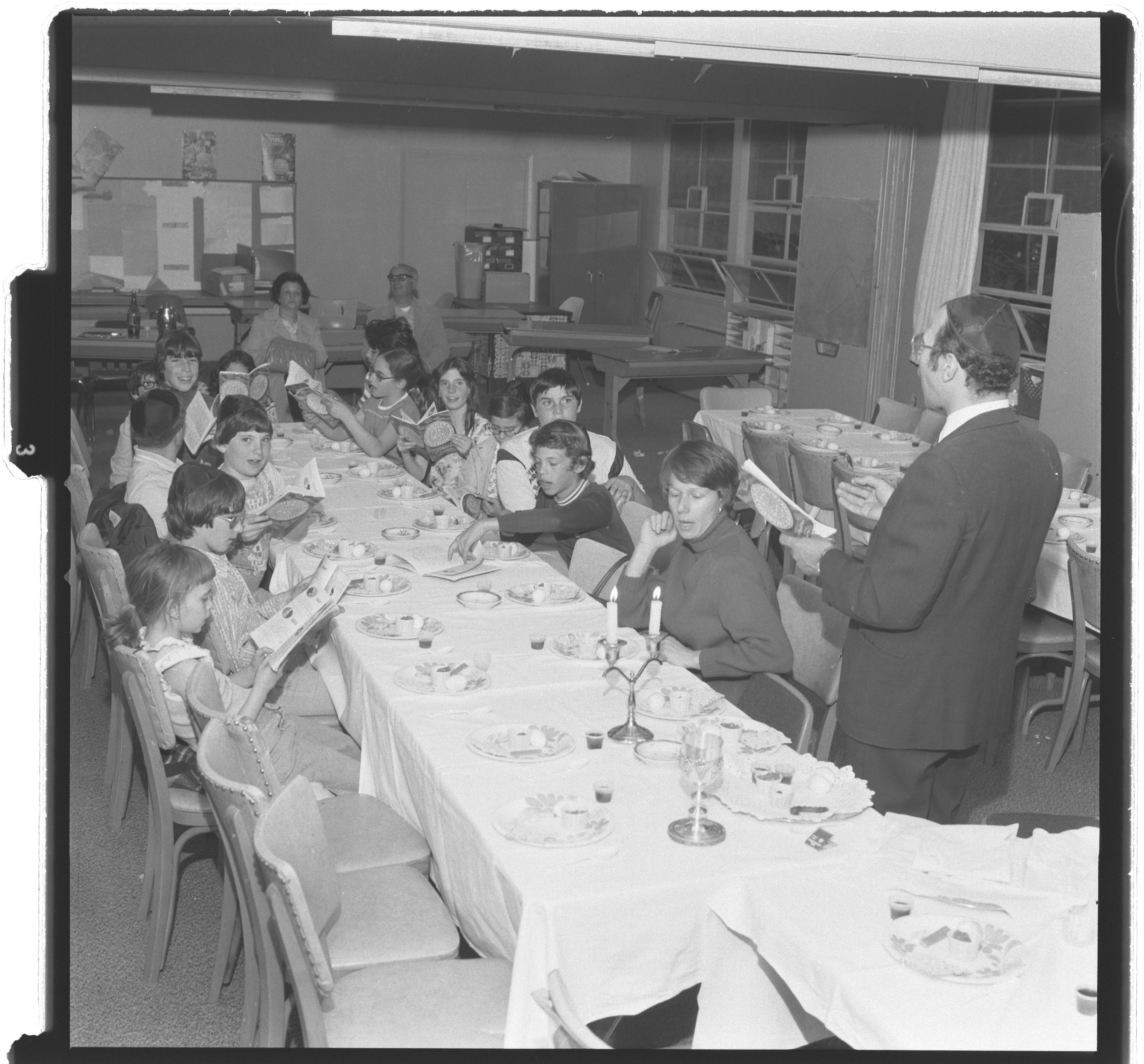 Photographs of Temple Beth Sholom, image 01